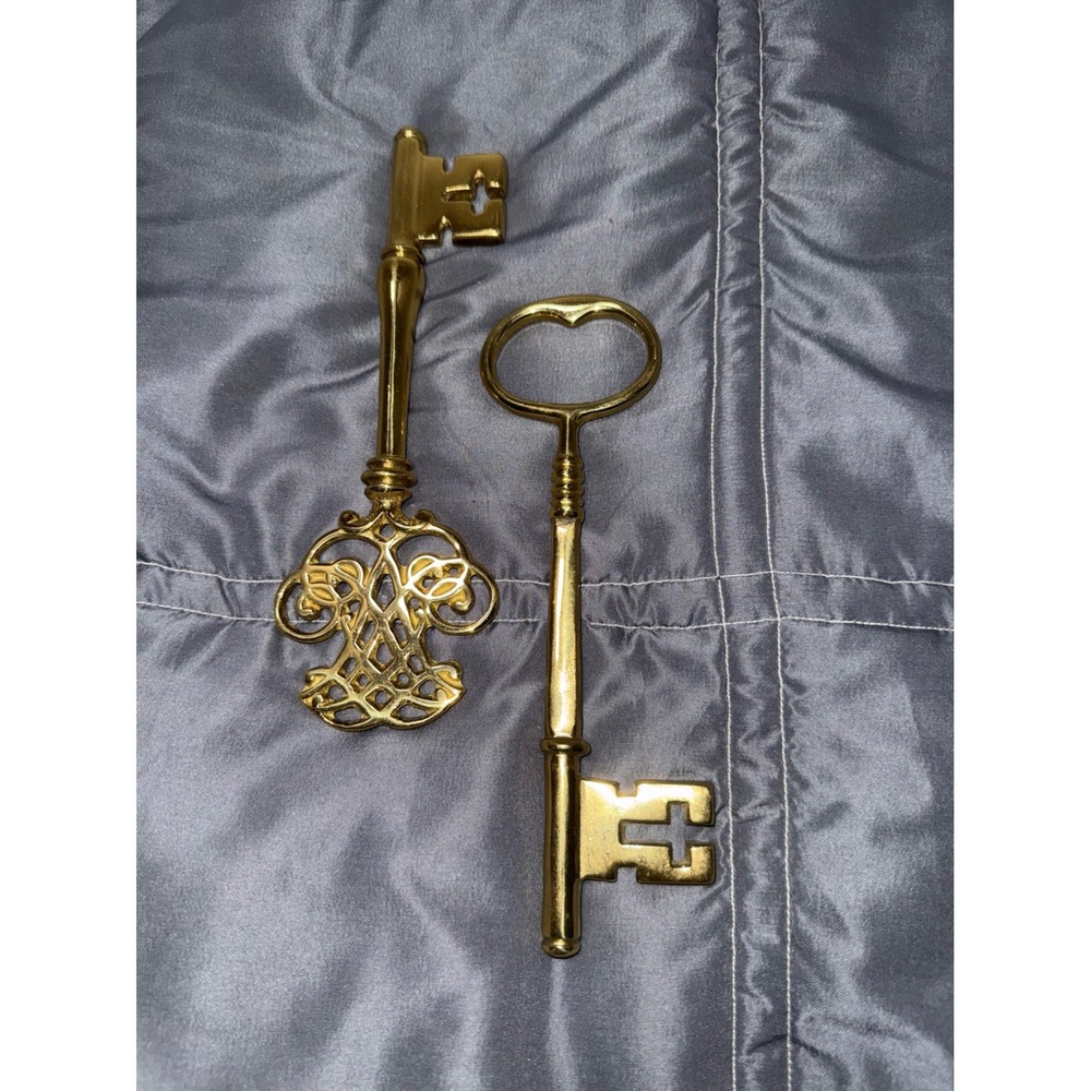 Vintage Solid Brass Decorative Skeleton Keys Set Ornate Victorian Wall Decor 2pc